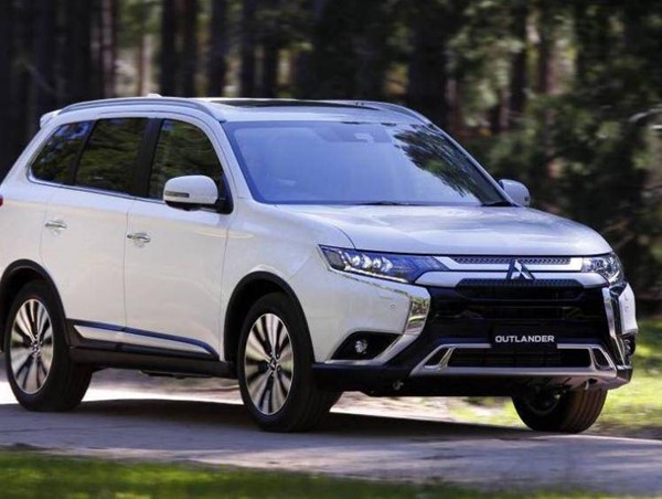 Giá xe ô tô hôm nay 17/7: Mitsubishi Outlander ưu đãi hơn 51 triệu đồng