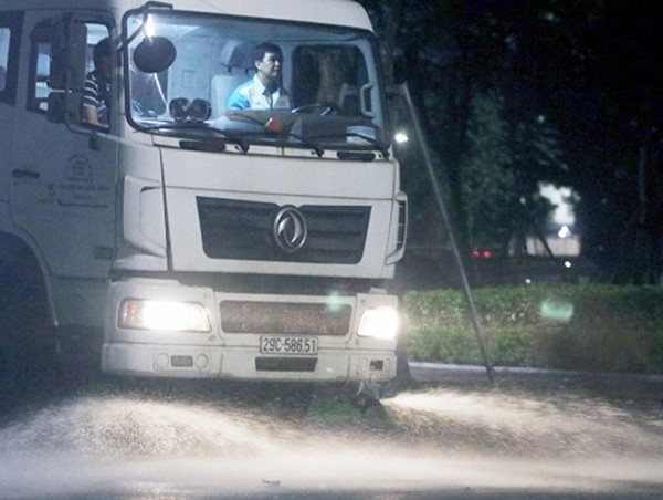 Hiệu quả kép khi tưới nước rửa đường