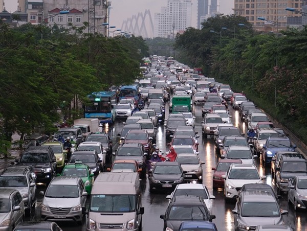 Bao giờ kiểm soát được khí thải ô tô, xe máy?