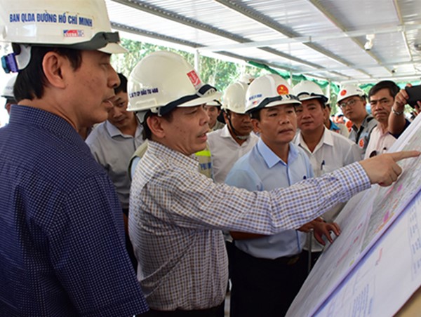 Bộ trưởng GTVT kiểm tra tiến độ dự án cao tốc Cam Lộ - La Sơn