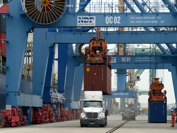 Hàng hóa qua cảng biển Việt Nam vẫn tăng bất chấp Covid-19