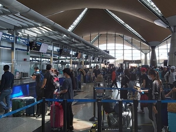 Đưa hơn 300 công dân Việt Nam từ Malaysia về nước