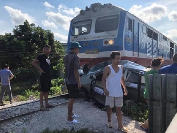 Tai nạn giao thông mới nhất hôm nay 23/7: Xe máy va chạm xe buýt, cụ ông 80 tuổi tử vong