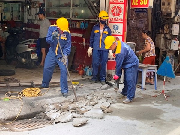 Xử lý các nguyên nhân gây ngập úng trên phố Yên Hòa