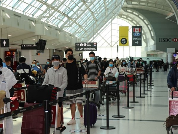 Đưa gần 600 công dân từ Canada, Singapore về nước