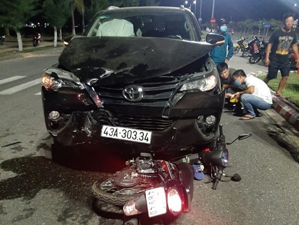 Tai nạn giao thông mới nhất hôm nay 25/7: Xe máy chở 3 va chạm kinh hoàng với ô tô, 3 người thương vong