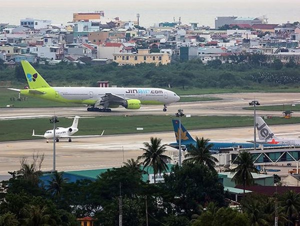 Tạm dừng hoạt động cảng sông Hàn, tăng cường chuyến bay giải tỏa khách rời Đà Nẵng