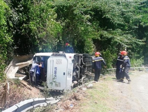 Làm rõ việc xe khách lật trong vườn quốc gia Phong Nha - Kẻ Bàng đã bị hoán cải