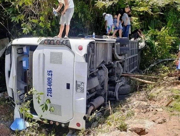Khởi tố vụ xe khách bị lật trong vườn quốc gia Phong Nha - Kẻ Bàng: Tài xế có nồng độ cồn