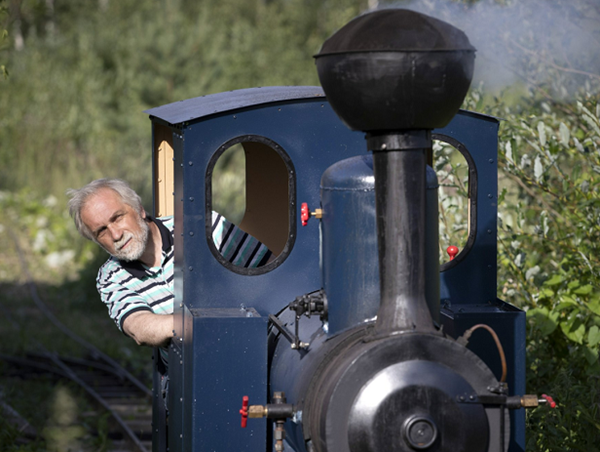 [Ảnh] Tuyến đường sắt hơi nước tự chế trong 1 thập kỷ của kỹ sư già người Nga