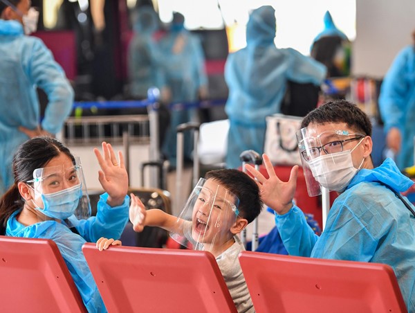 Sân bay Vân Đồn đón 278 người Việt ở châu Âu về nước