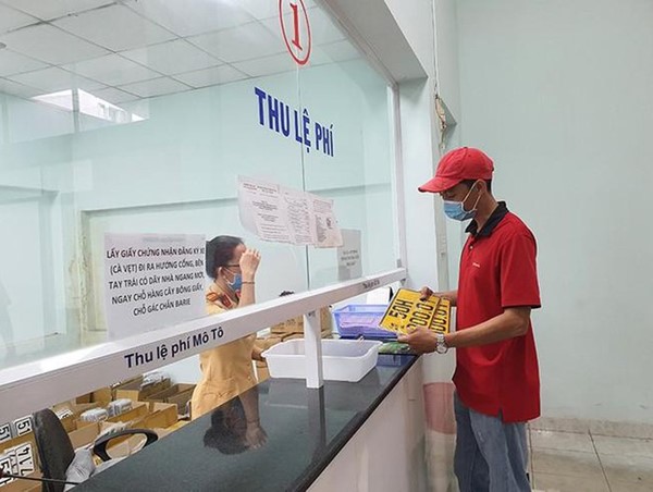 Taxi công nghệ chưa thể đổi biển số vàng