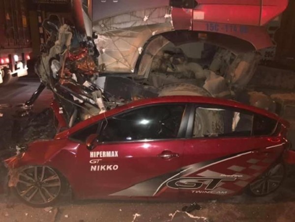 Kiểm tra nồng độ cồn, ma túy lái xe container đè bẹp xe con khiến 3 thanh niên tử vong