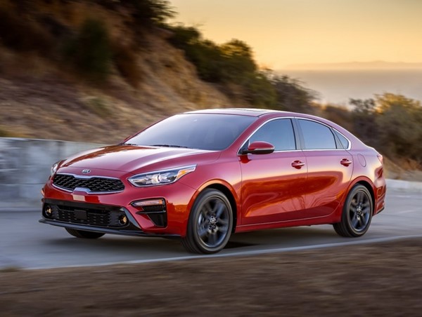 Giá xe ô tô hôm nay 4/8: Kia Cerato giảm đến 30 triệu đồng