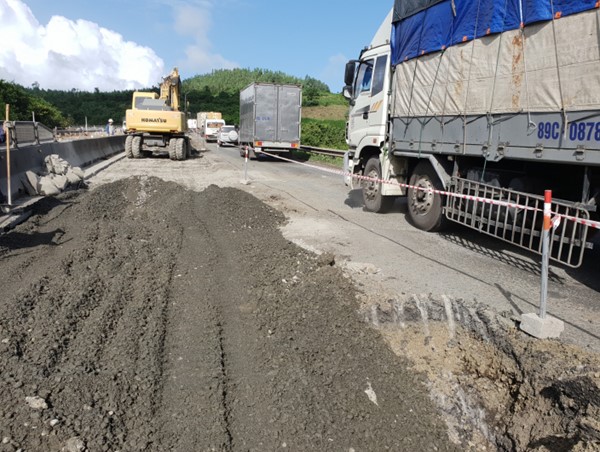 Nhắc nhở 2 lần không sửa chữa hư hỏng đường sẽ bị dừng thu phí