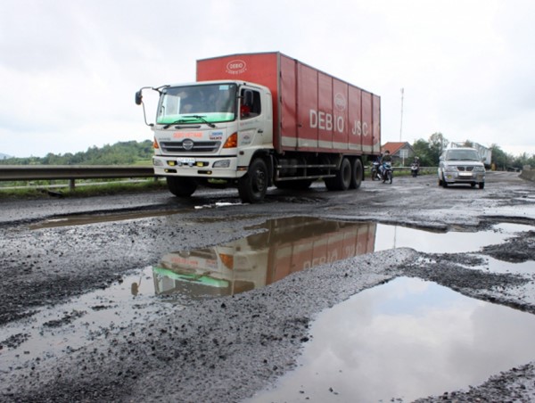 Chậm trễ sửa chữa hư hỏng quốc lộ 5 do kinh phí quá lớn