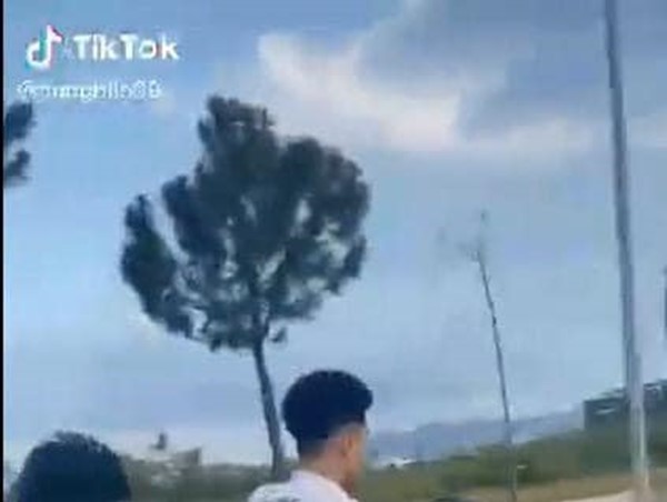 Xử phạt nhóm thanh niên kẹp 3, bốc đầu xe máy đăng Tiktok