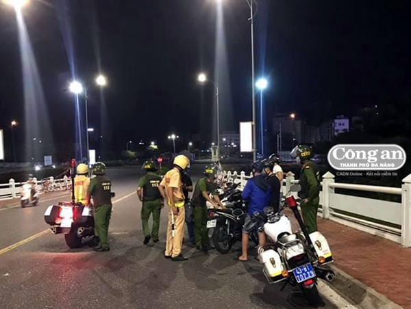 Đà Nẵng bắt nhóm quái xế tụ tập đua xe giữa thời điểm giãn cách xã hội