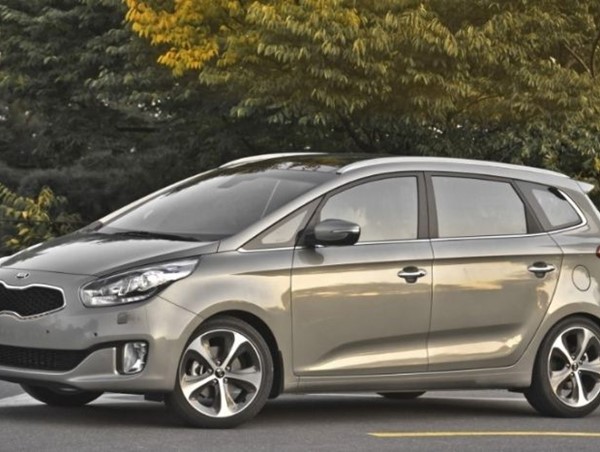 Giá xe ô tô hôm nay 8/8: Kia Rondo giảm đến 26 triệu đồng