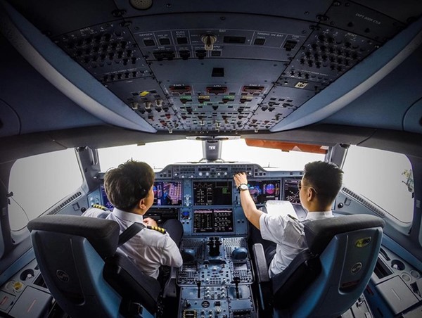Thu nhập của phi công Vietnam Airlines hiện chỉ còn 50%