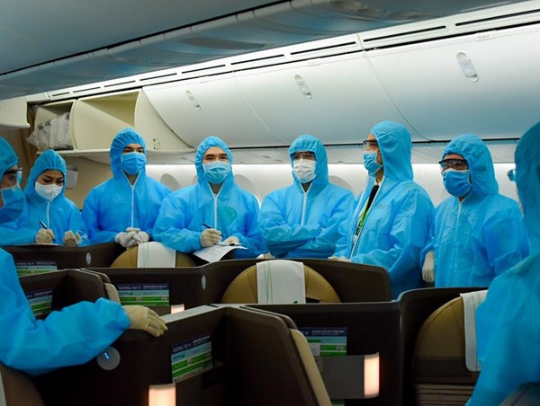 Đưa hơn 200 công dân Việt Nam tại Dubai về nước