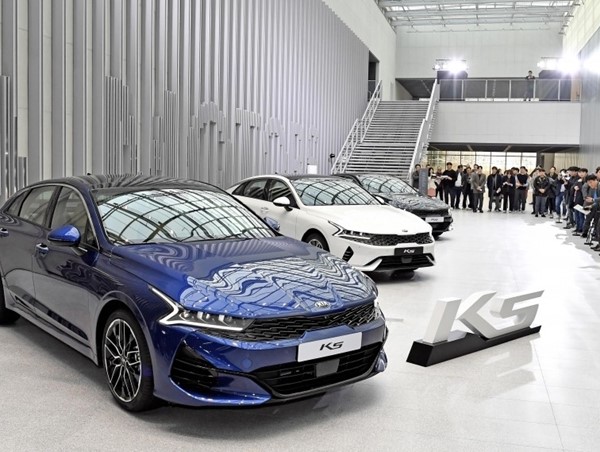 Giá xe ô tô hôm nay 11/8: Kia Optima giảm 50 triệu đồng