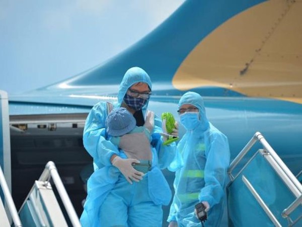 Hàng trăm khách du lịch mắc kẹt tại Đà Nẵng đã về Hà Nội