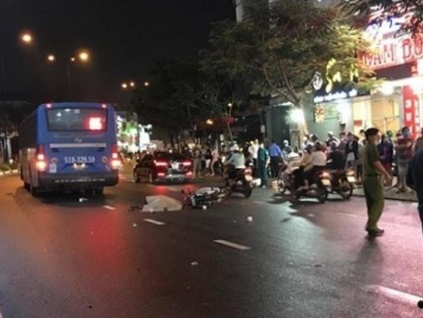 Tai nạn giao thông mới nhất hôm nay 13/8: Nam thanh niên tử vong sau va chạm với xe tải