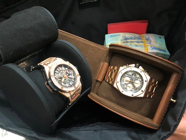 Khách đi máy bay bỏ quên nửa tỷ đồng và đồng hồ Hublot