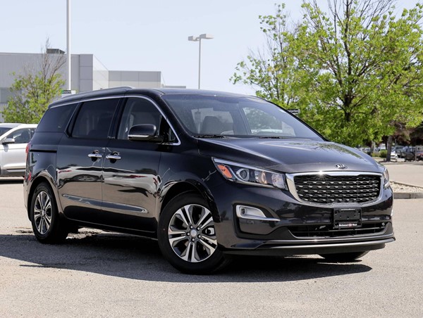 Giá xe ô tô hôm nay 15/8: Kia Sedona giảm mạnh