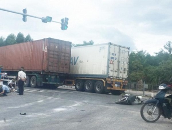 Tin tức tai nạn giao thông mới nhất hôm nay 19/8: “Xe điên” tông liên hoàn khiến nữ công an thiệt mạng