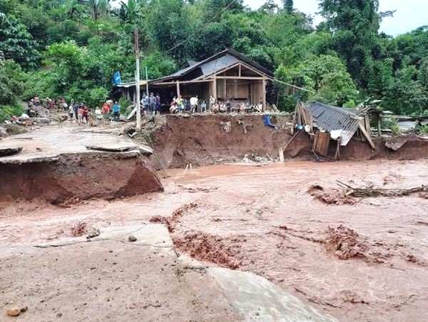 Hạ tầng giao thông các tỉnh miền núi phía Bắc ảnh hưởng nghiêm trọng do mưa lũ
