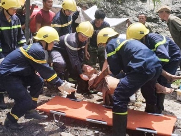 Bắc Kạn: Lật xe trên đèo Áng Toòng, 3 người nhập viện cấp cứu