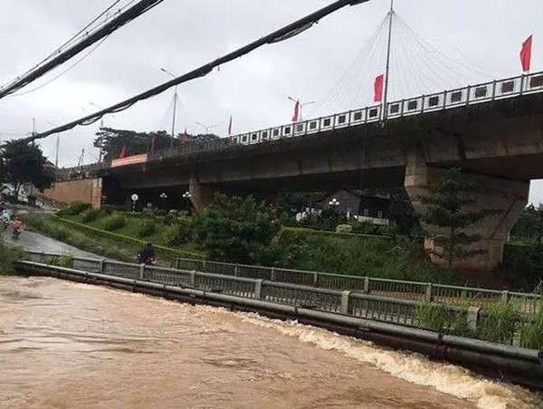 Hà Nội tạm cấm các phương tiện qua cầu Yên Sở do mưa lớn gây xói lở
