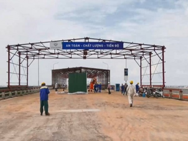 Hoàn thành bước đầu sửa chữa mặt cầu Thăng Long