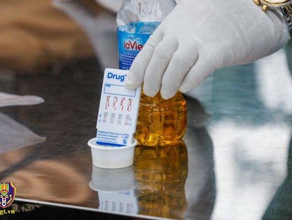 Phát hiện 2 tài xế dương tính với ma tuý trên cao tốc Pháp Vân - Cầu Giẽ