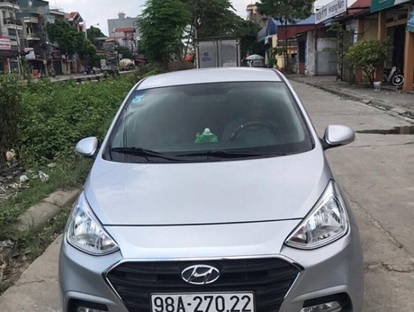 Bắt tài xế tông chiến sĩ công an lên nắp capo rồi bỏ chạy