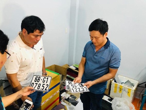 Triệt xóa đường dây làm giả giấy phép lái xe, biển số quy mô lớn