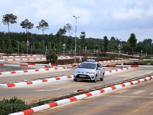 Đề xuất rút ngắn thời hạn Giấy phép lái xe: Thêm thủ tục, lắm phiền hà