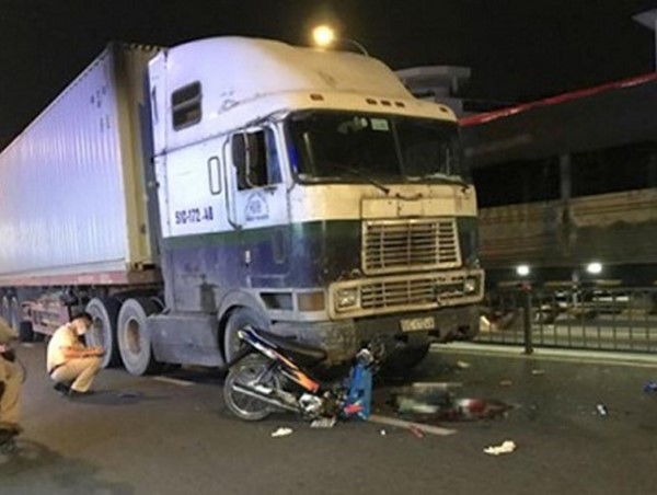 Tai nạn giao thông mới nhất hôm nay 26/8: Xe giường nằm bốc cháy dữ dội trên cao tốc