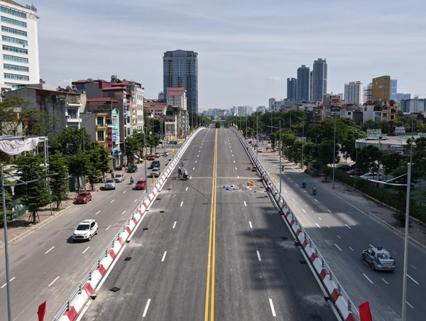 Toàn cảnh cầu vượt 560 tỷ đồng ở Hà Nội trước ngày thông xe
