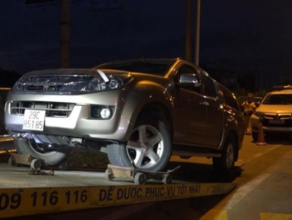 Lái xe say rượu, "cố thủ" trong ô tô hơn 5 giờ trên cao tốc Pháp Vân - Cầu Giẽ