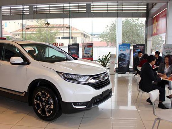 Xe ô tô dưới 9 chỗ ngồi được giảm lệ phí trước bạ