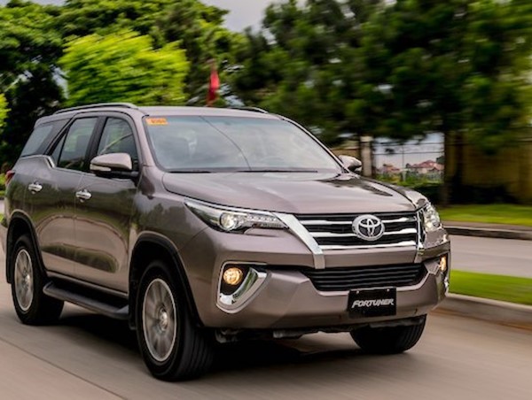 Giá xe ô tô hôm nay 3/9: Toyota Fortuner dao động từ 1,033 - 1,354 tỷ đồng