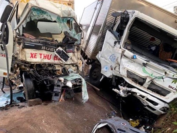 Tai nạn giao thông mới nhất hôm nay 5/9: Va chạm với xe container, 2 phụ nữ tử vong