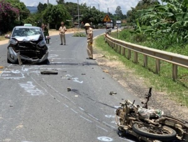 Người đàn ông 50 tuổi tử vong sau va chạm ô tô ở Đắk Lắk