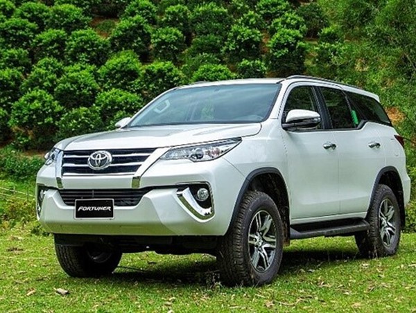 Toyota Fortuner giảm giá mạnh để đón phiên bản mới