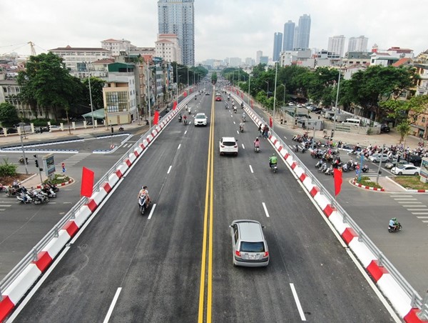 Cầu vượt nút giao Nguyễn Văn Huyên - Hoàng Quốc Việt: Xóa nút cổ chai tồn tại 23 năm