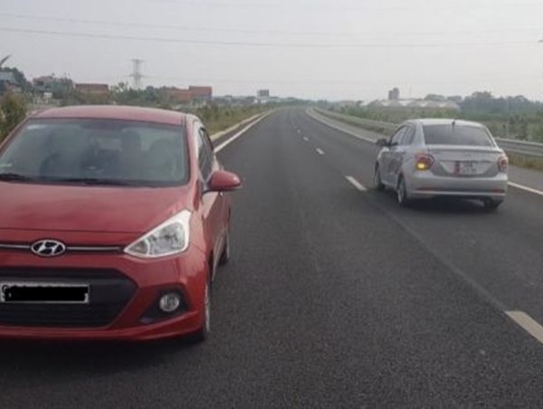 Xử phạt nữ tài xế điều khiển xe ngược chiều trên cao tốc