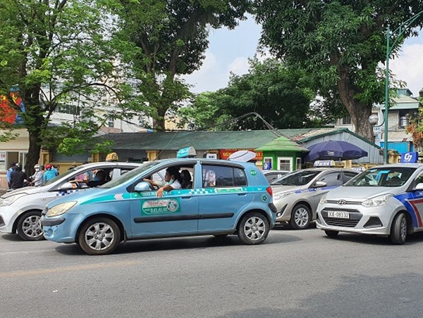 Taxi bủa vây Bệnh viện 108 gây rối loạn giao thông, mất an ninh trật tự 